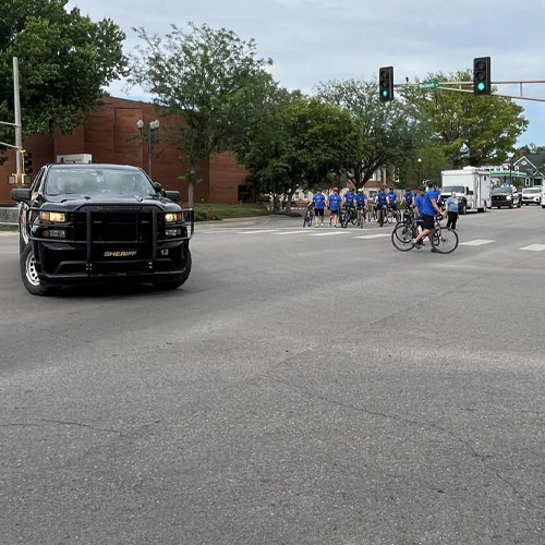 sheriff suv escorting runners